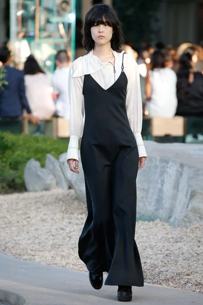 Look 28